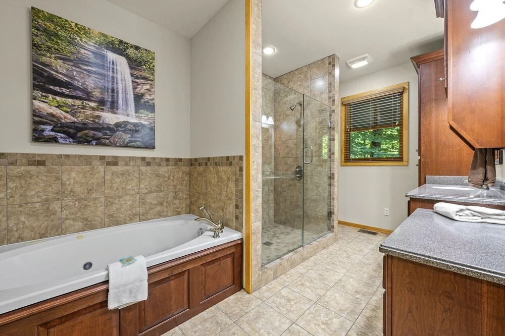 River Lodge 5 Bedroom Home by Redawning