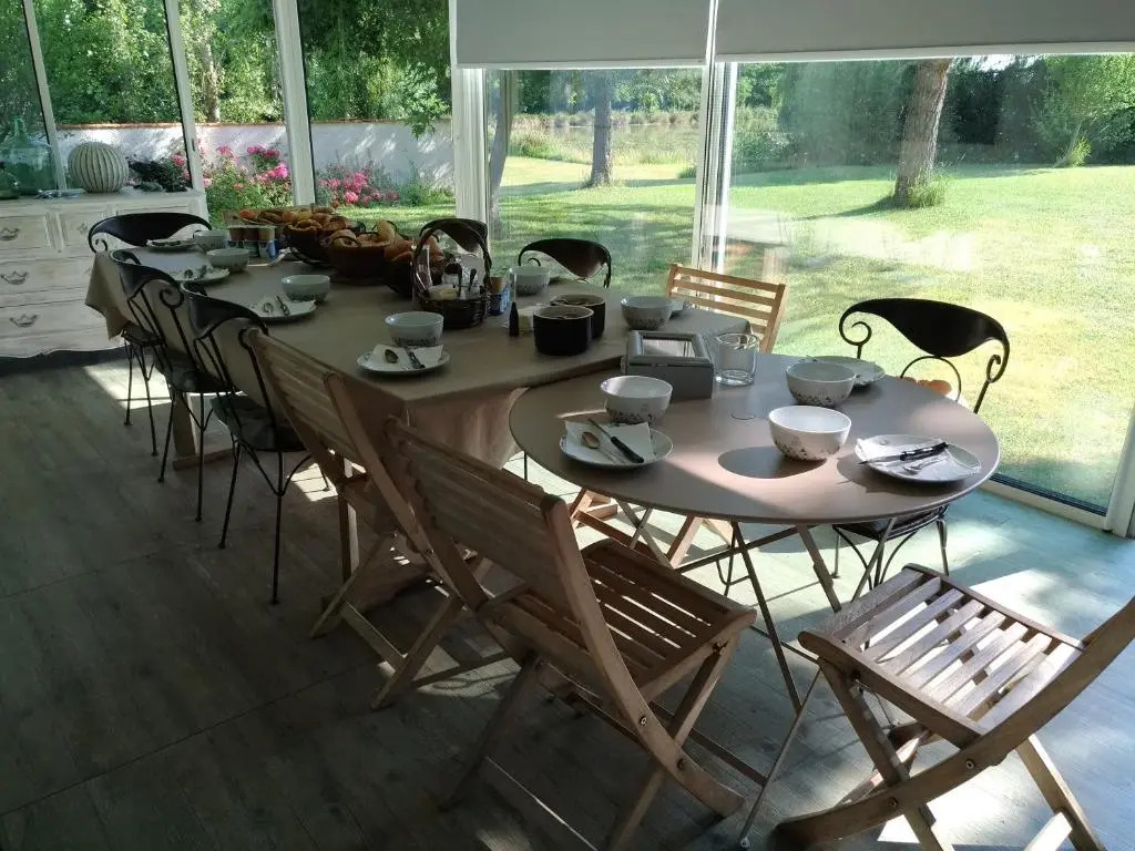 Domaine d'AROMM - Chambres d'hotes & gites - Piscine, Jacuzzi, Etangs & Animaux - Au calme