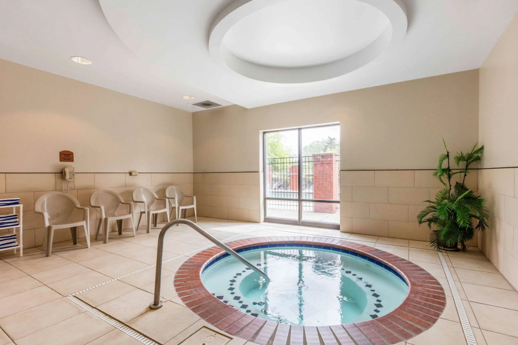 Comfort Suites Murfreesboro Shopping District