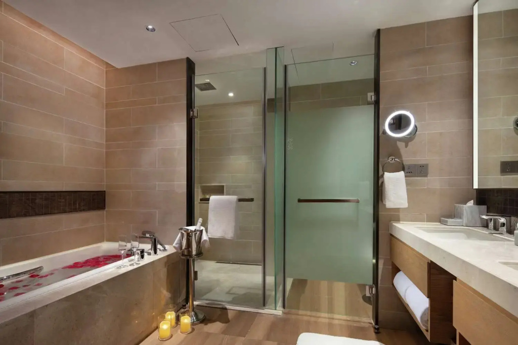 DoubleTree by Hilton Huidong Resort