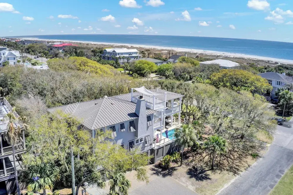 Steps to the Beach! Pool, Gym, Game Room, Movie Theater 3301 Palm by Avantstay