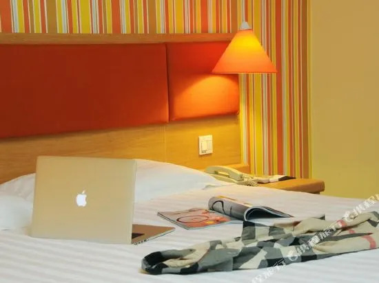 Home Inn (Dangyang Huancheng East Road Sport Center)