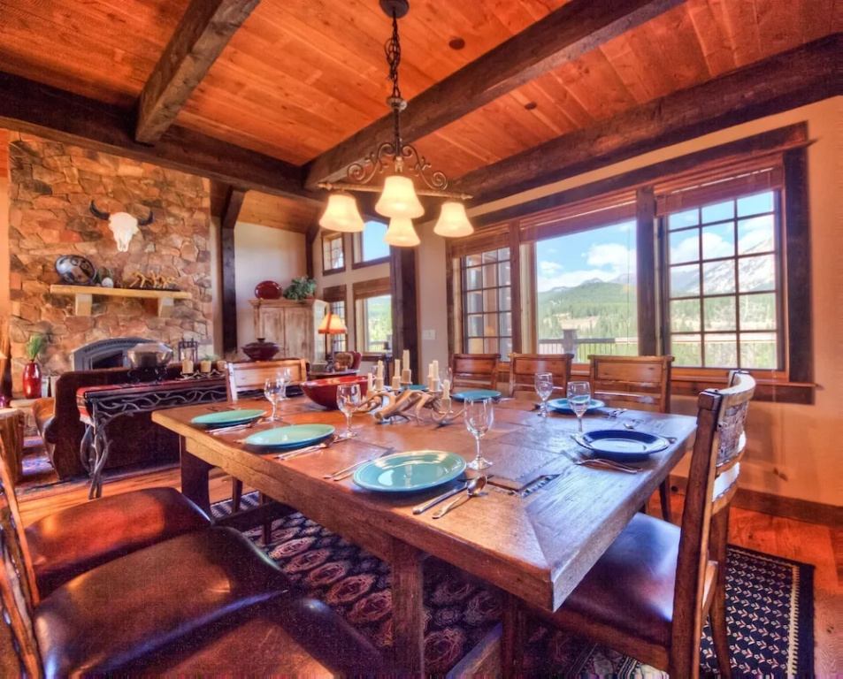 Huckleberry Hideaway by Big Sky VR