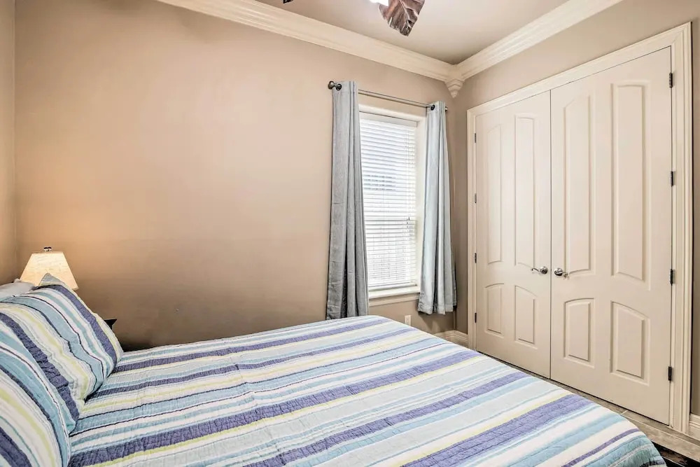South Padre Island Condo - 200 Ft to Beach!
