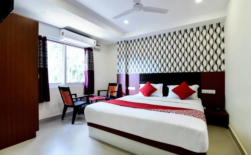 Sm Hotel By OYO Rooms