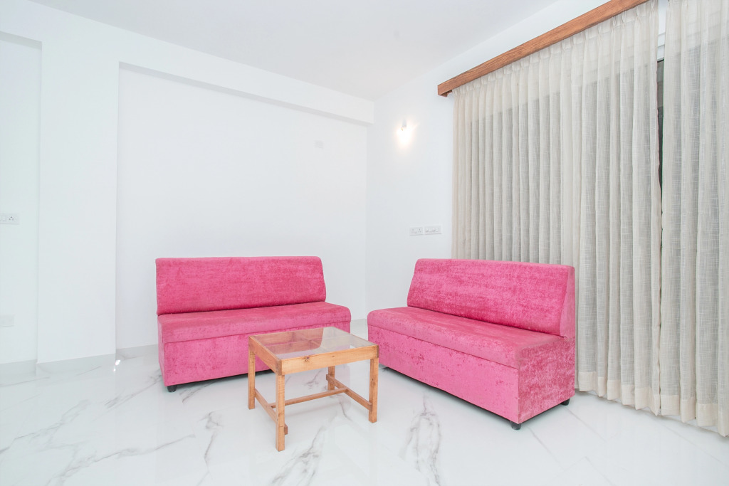 Pinewood Premium Suites by OYOY Rooms