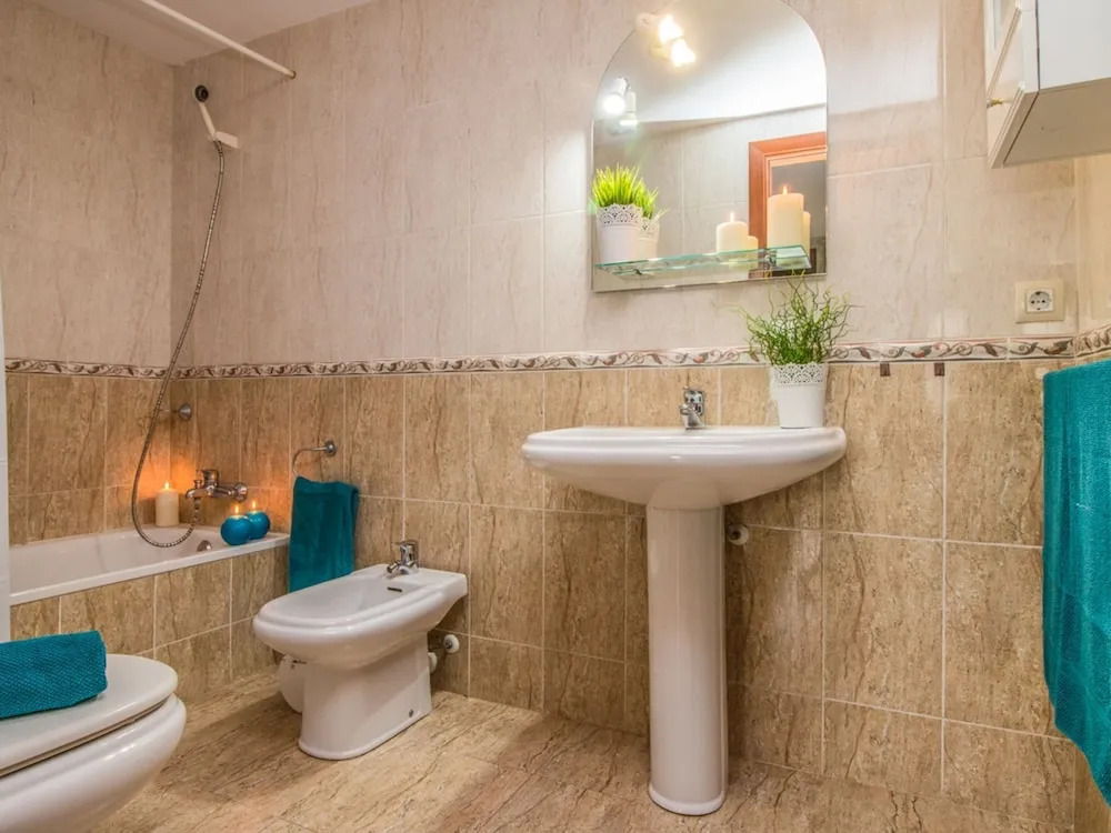 Apartment with sea view and located directly on the promenade of Empuriabrava