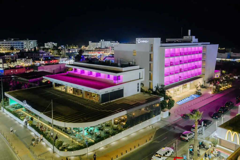 Seasons Hotel