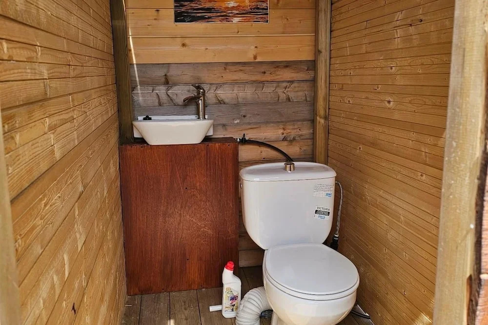 Cabin Sleeps 2 With Enclosed Garden