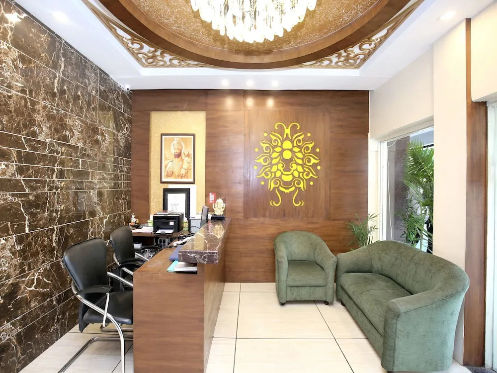 Capital O 5440 Hotel Le Monarque