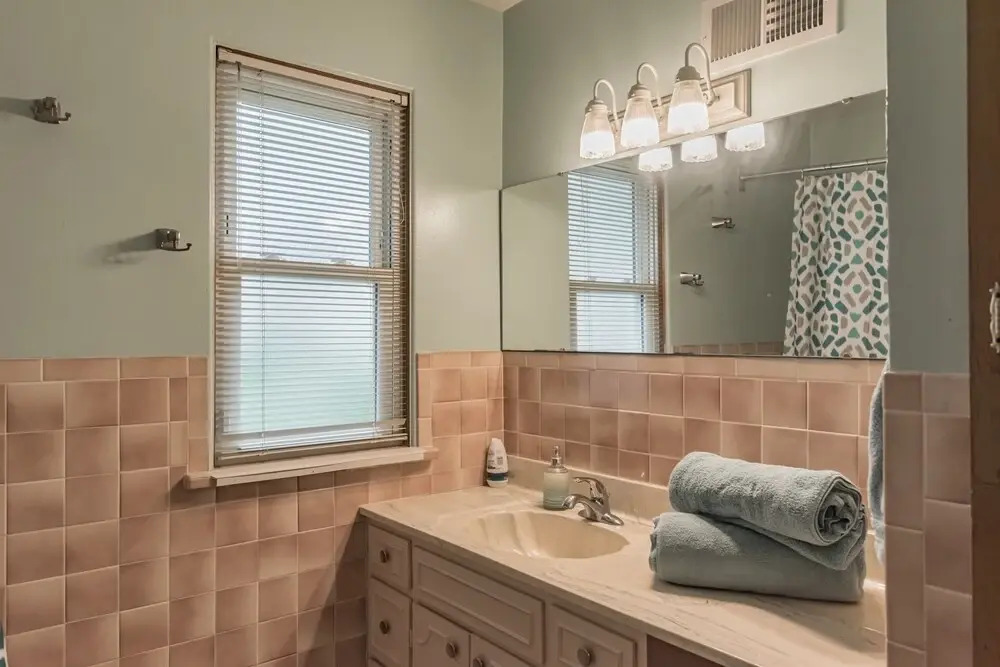 Quiet Comfy 2 Br Home In South Bend, Minutes From Notre Dame! Pet Friendly! 2 Bedroom Home by Redawning