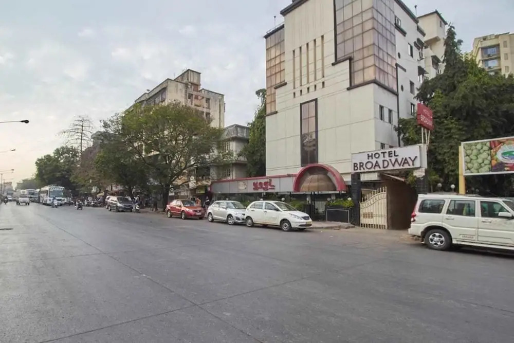 Hotel Yogi Broadway, Chembur