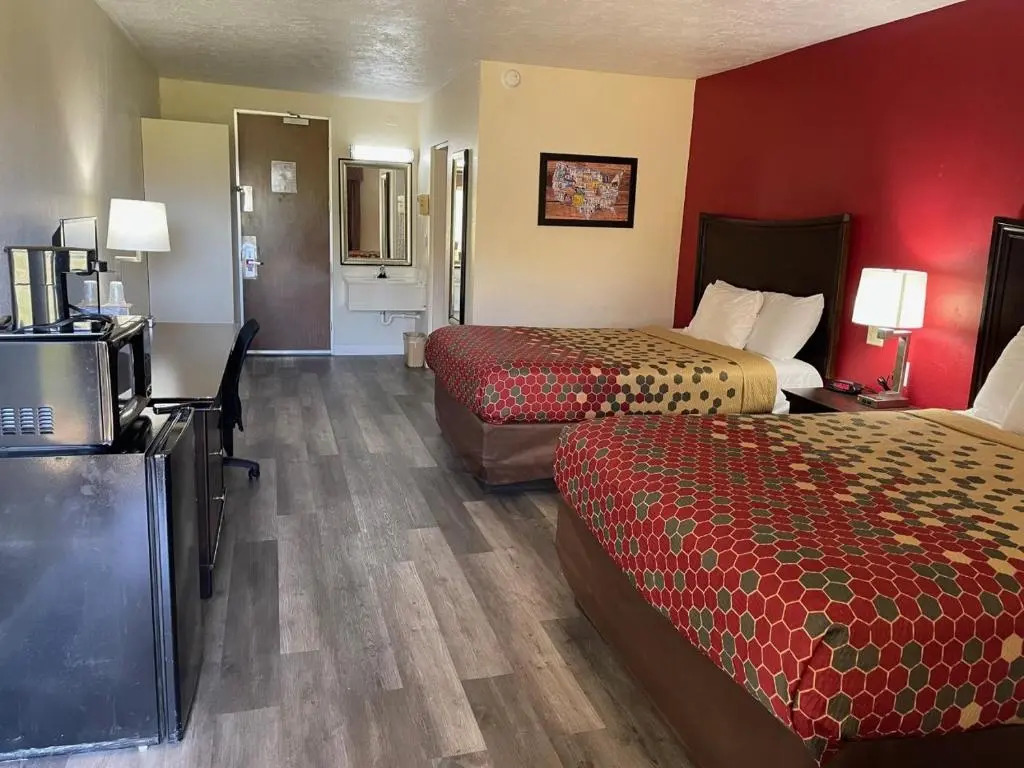Perry Inn & Suites National Fairground I 75