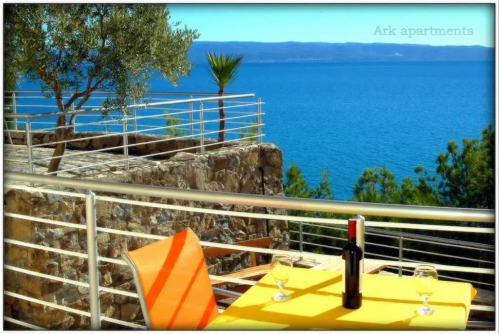 Ark Beach Apartments