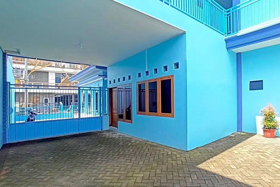 OYO Life 3183 Kost Putri Biru Sigura-gura