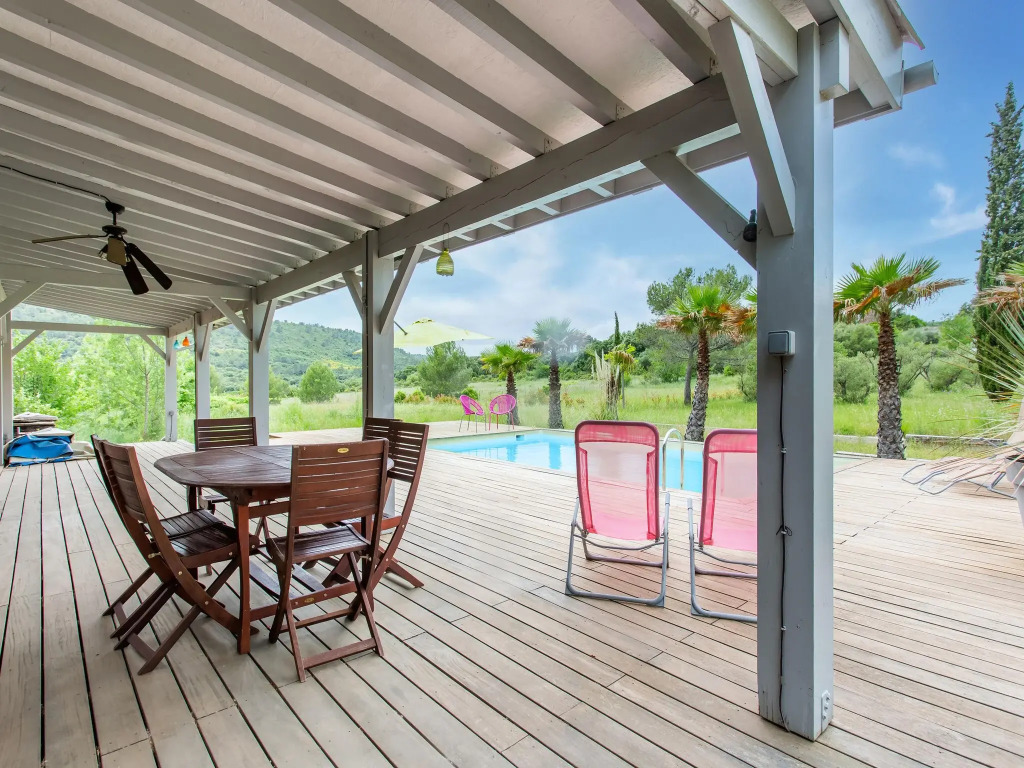 Tranquil holiday home in Cébazan with private pool