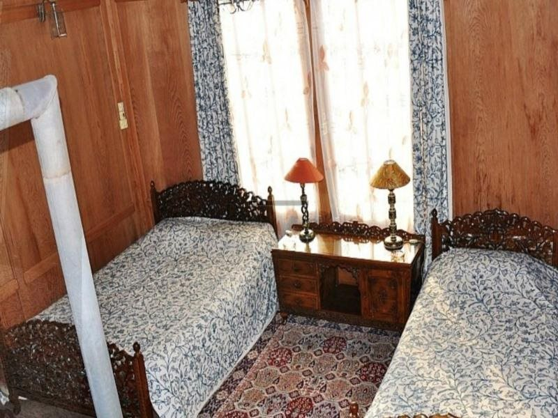 Kashmir Palace Group Of Houseboats