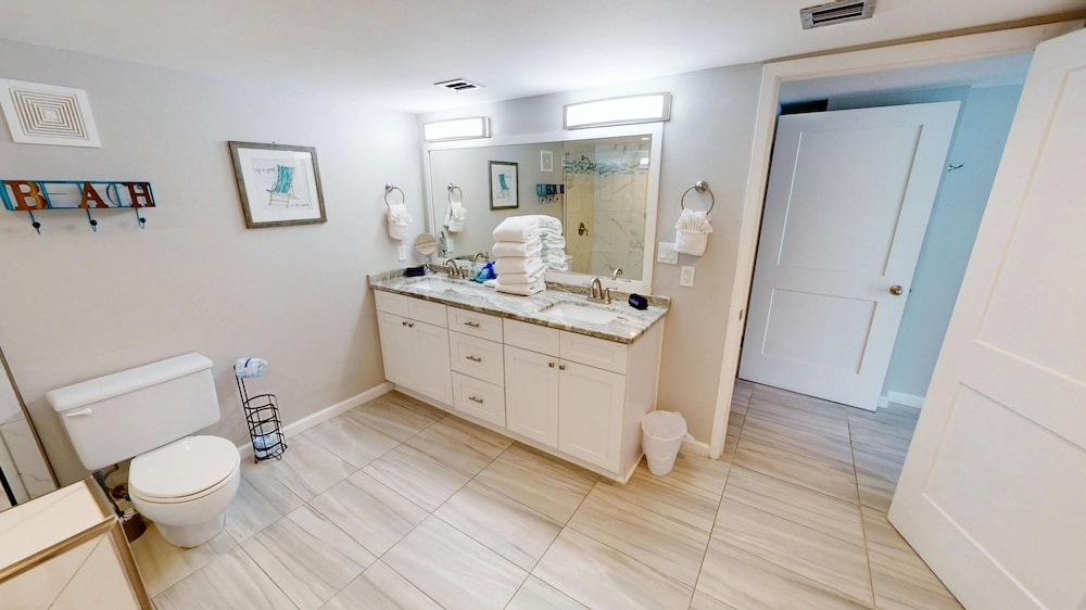 Shoreline Towers 1105 2 Bedroom Condo