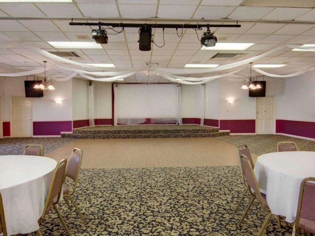 Econo Lodge Conference Center