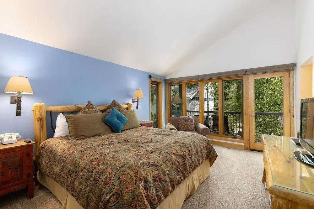 2708 Chateaux Dmont 3 Bedroom Condo