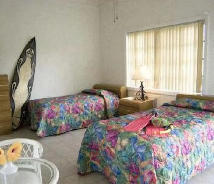Surfers Manor