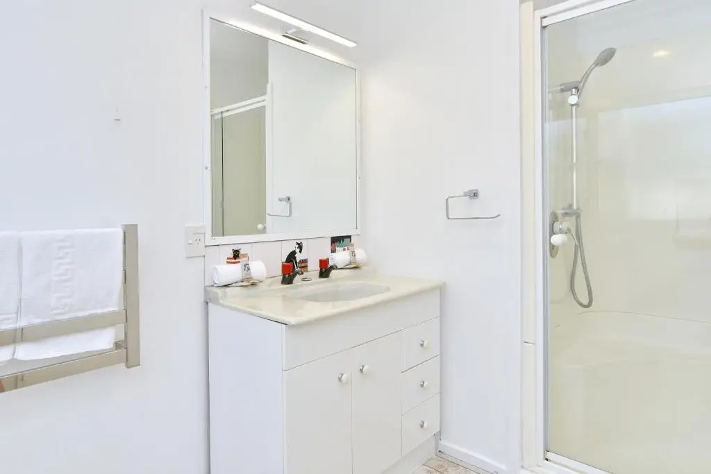 City Haven - 4BR for Families & Friends, Secure Parking