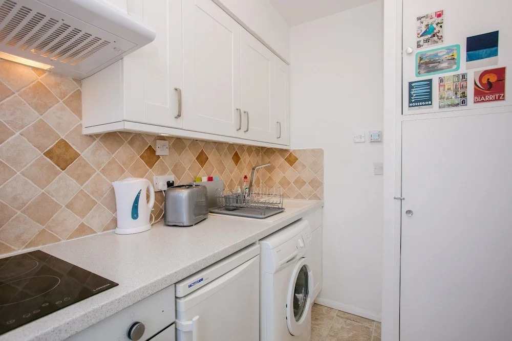 Studio Apartment in Putney With Balcony Sleeps 2