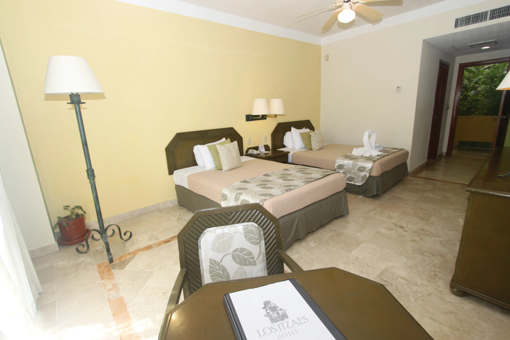 Hotel Los Itzaes by 5th av