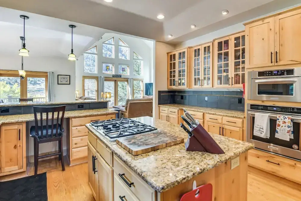 Mtn-view Cabin w/ Private Hot Tub in Georgetown!