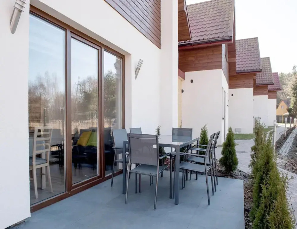 Comfortable Ground Floor Apartment, Summer Pool