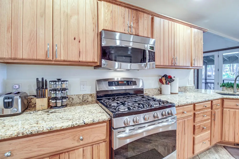 Near Woodland Lake Park: Cabin w/ Serene Deck!