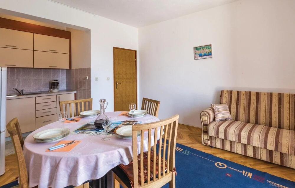 Amazing Home in Makarska With Wifi and 2 Bedrooms