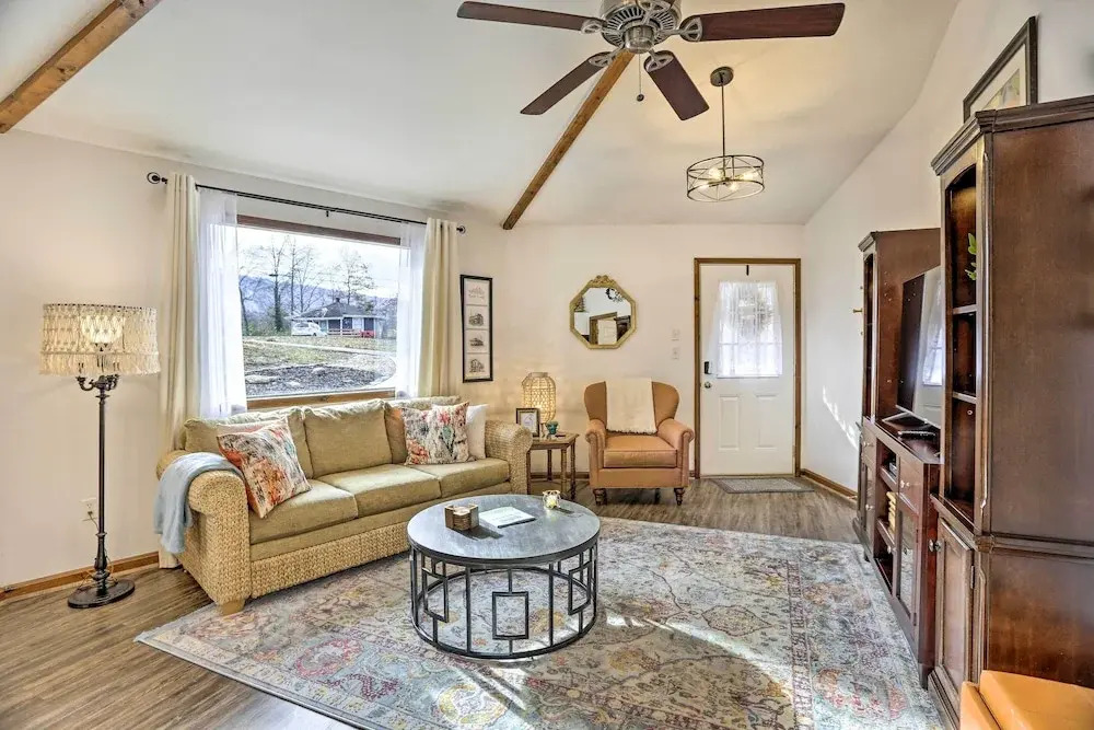 Picturesque Cottage in the Heart of Trenton