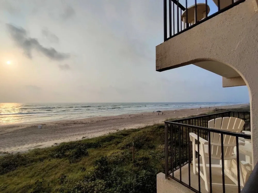 Florence I 305 Minium 1 Bedroom Condo by RedAwning