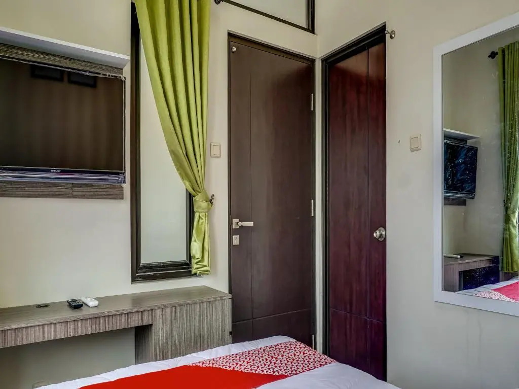 OYO 90940 Guesthouse Colombus G12