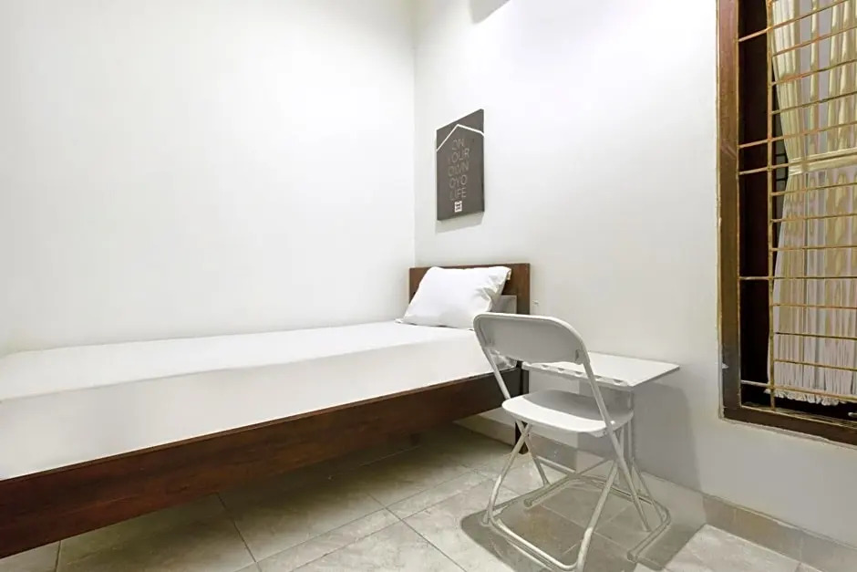 OYO Life 3451 Kost Shavero
