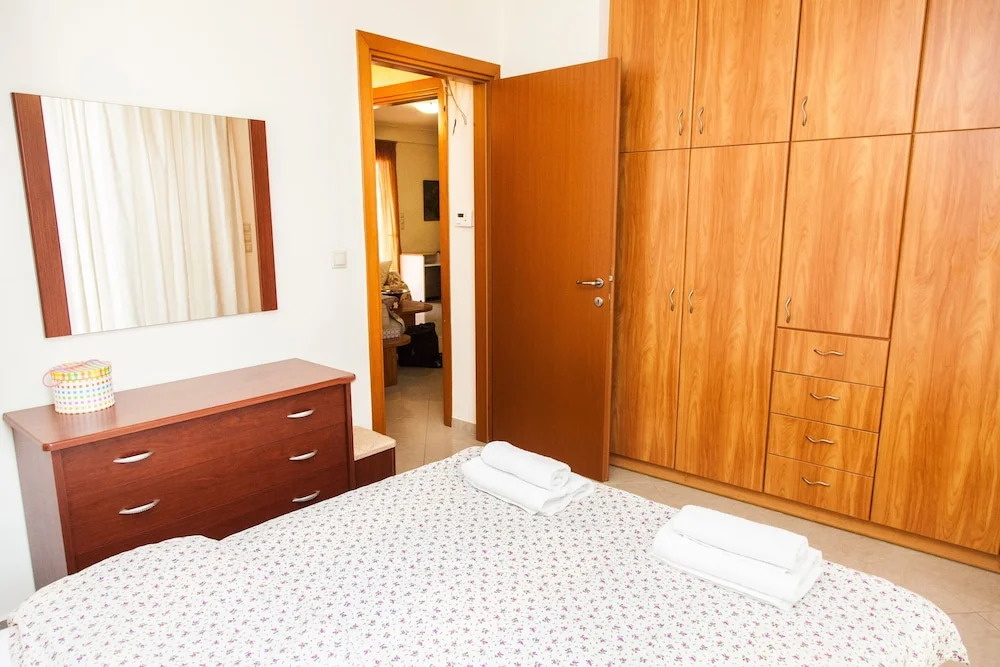 Spacious Apartment in Neos Kosmos