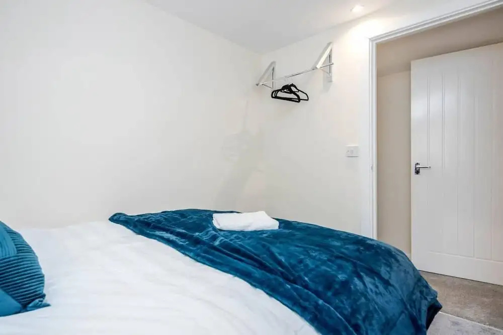 Cosy 2BR Maisonette Near Hospital & Stations