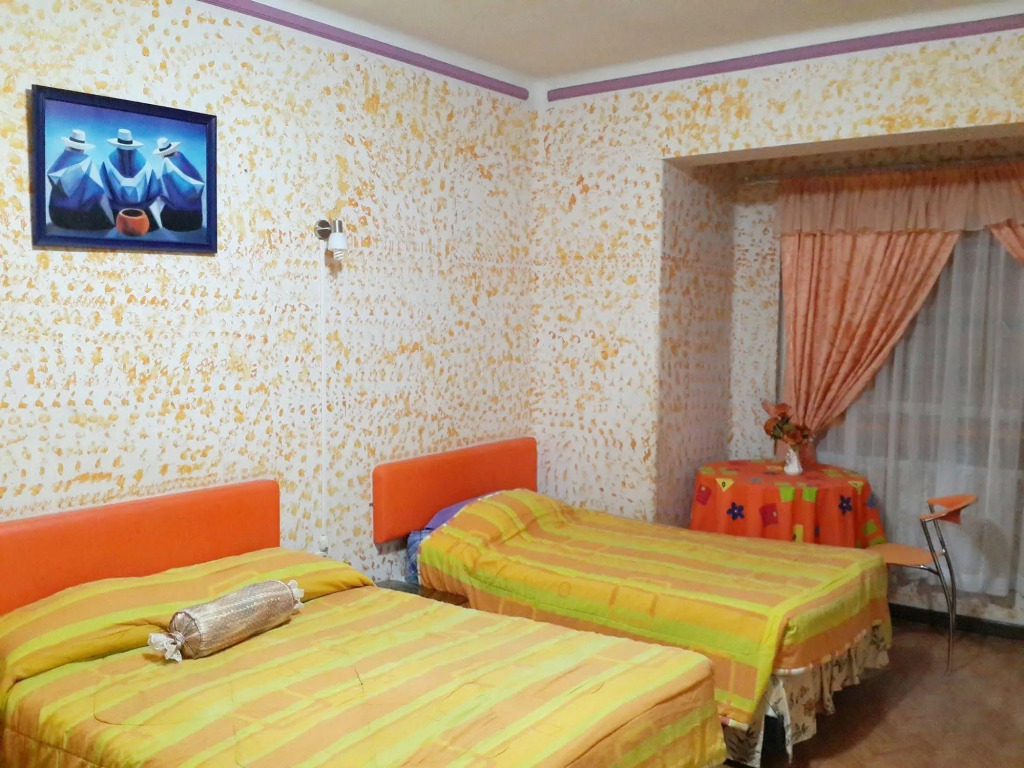 Gina's Hotel