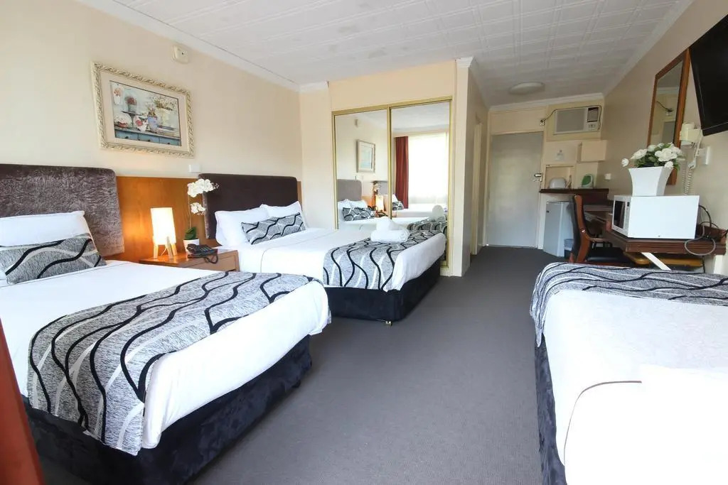 Molly Morgan Motor Inn