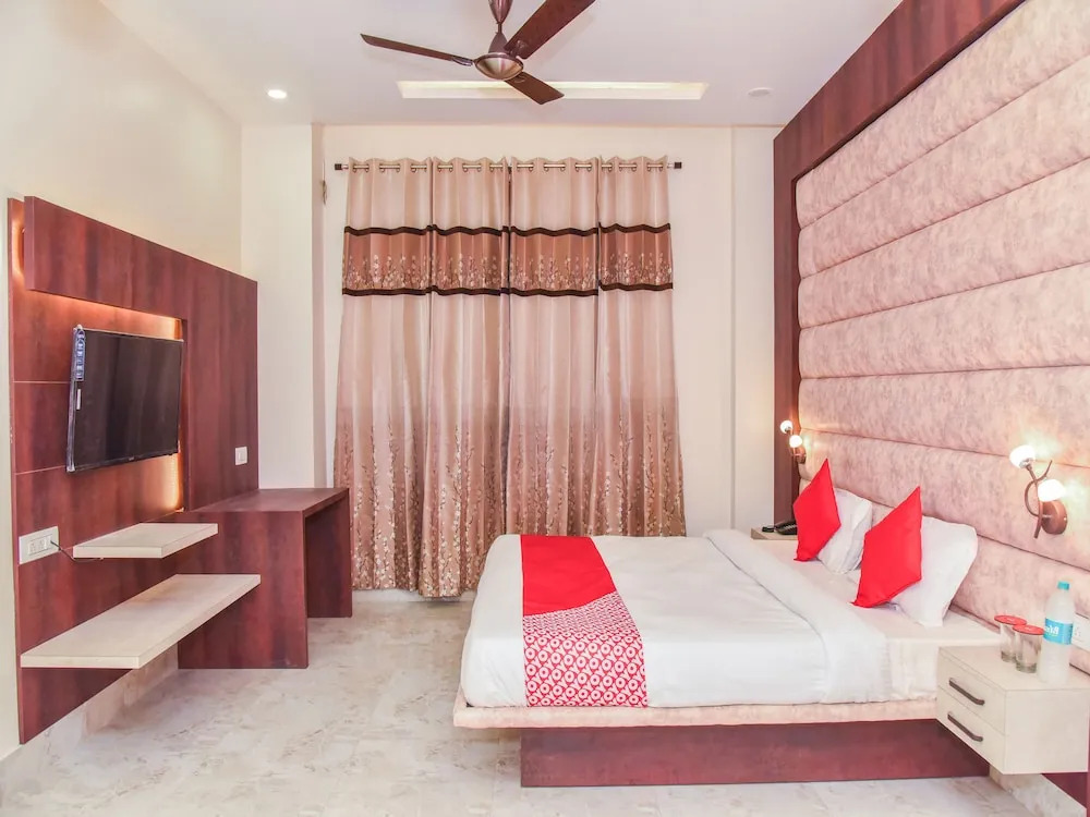 Hotel Crown Inn By OYO