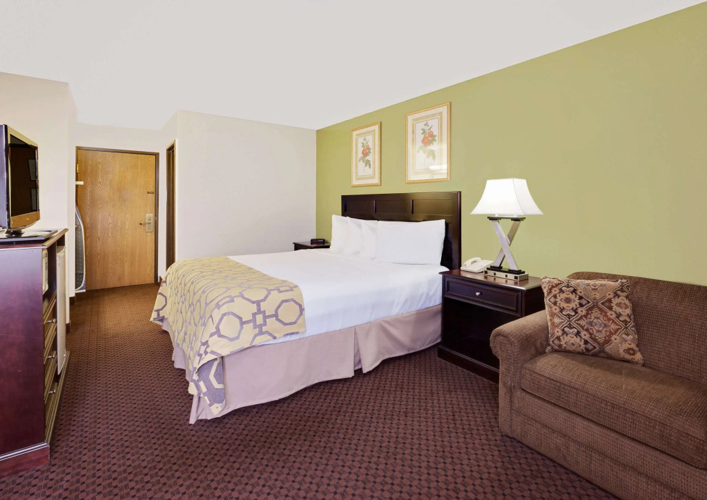 Baymont by Wyndham Battle Creek Downtown