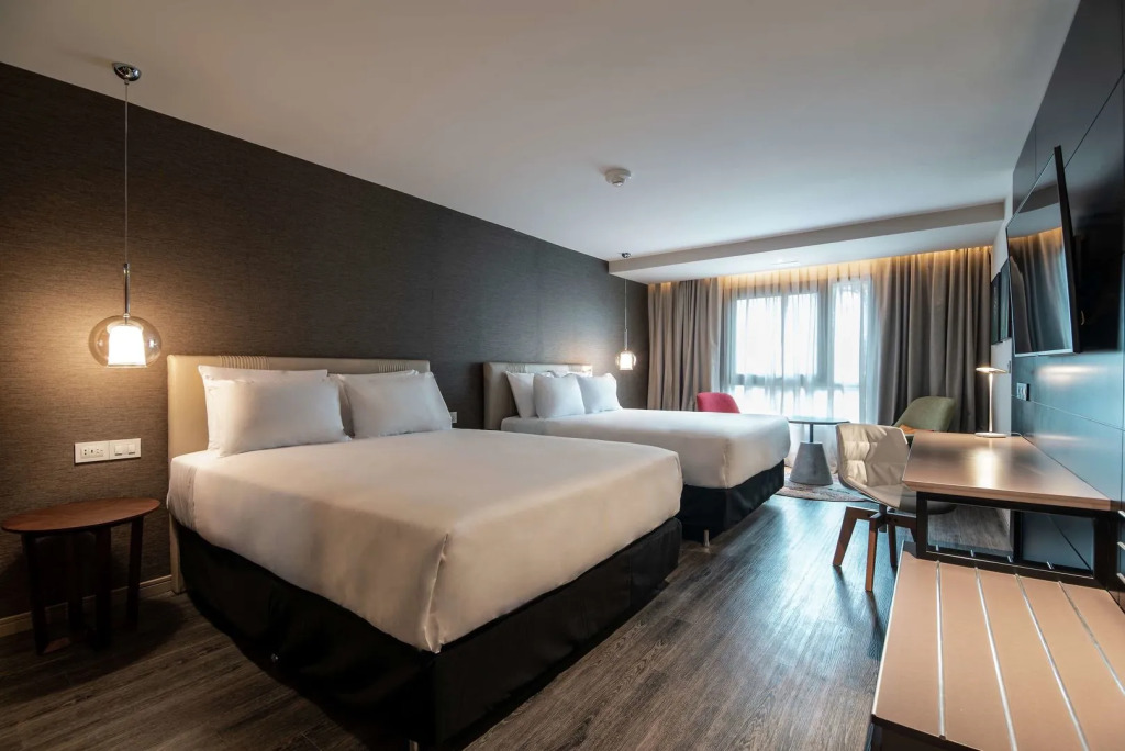 Soro Montevideo, Curio Collection By Hilton