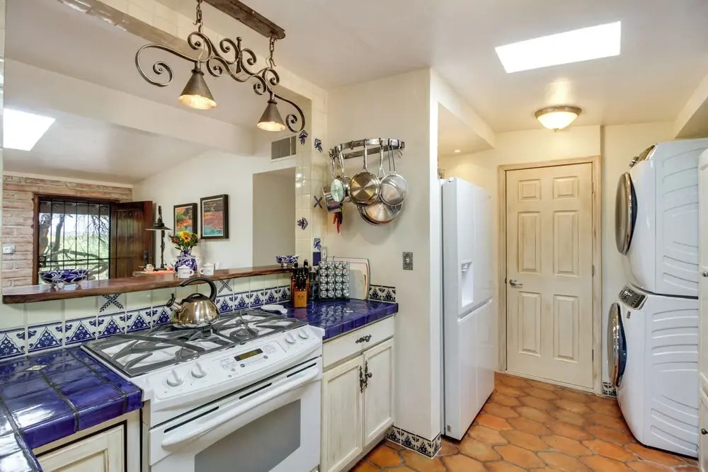 Eclectic Tucson Home 2 Mi to Saguaro National Park