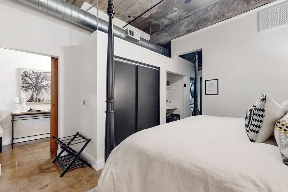 Luxe 1BR Downtown Loft in Historical Building