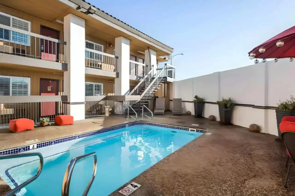 Rodeway Inn San Jose HWY-101 Tully Rd Exit