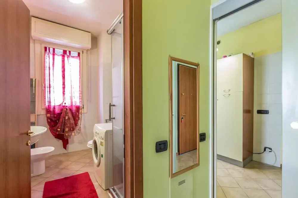 Dossetti in Bologna with 1 bedrooms and 1 bathrooms
