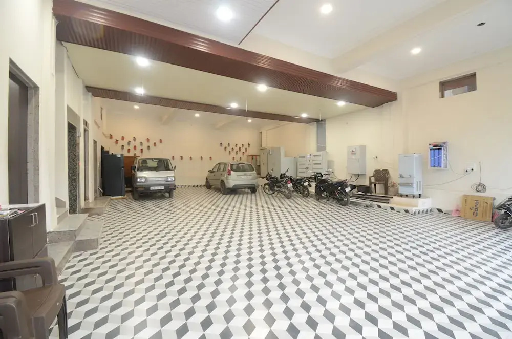 Hotel Shri Dhwaja Inn