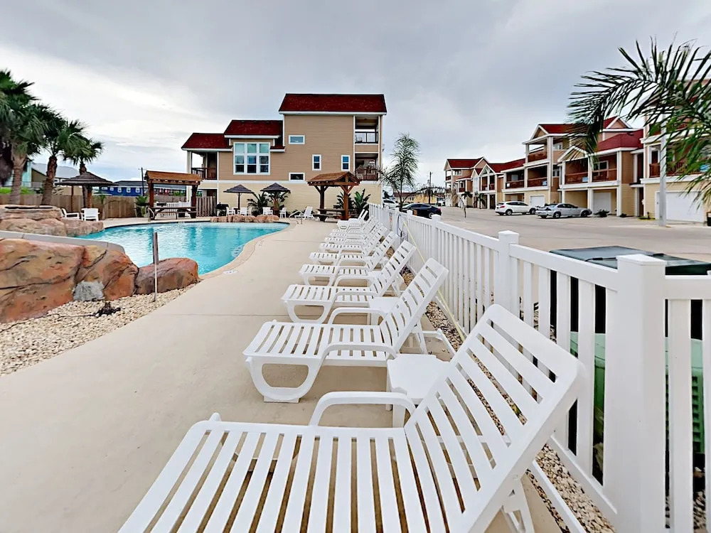 Beachside Bungalo 3 Bedroom Townhouse