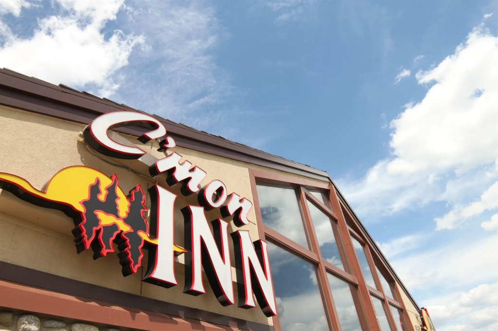 Cmon Inn & Suites Fargo